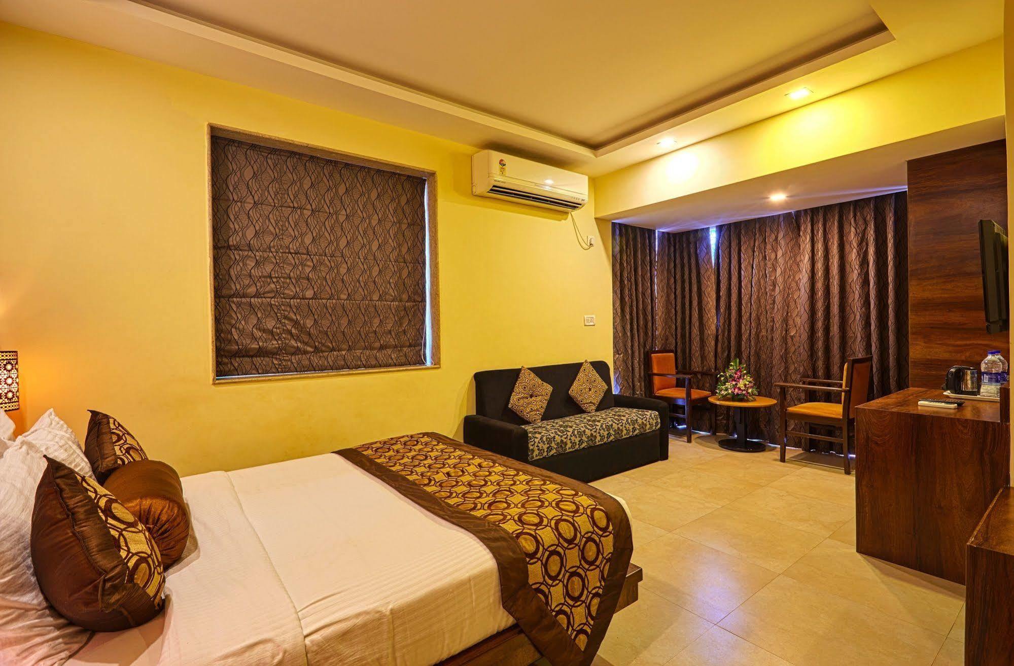 Sunkissed Plaza Hotell Calangute Exteriör bild