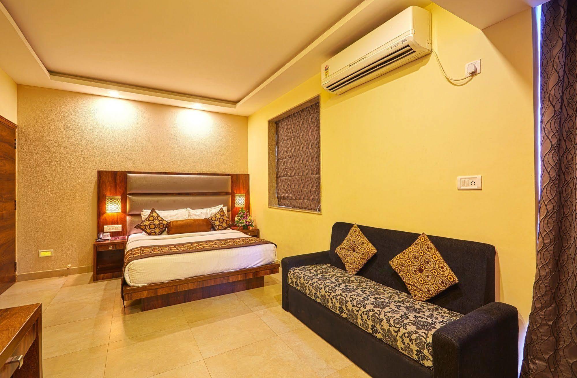 Sunkissed Plaza Hotell Calangute Exteriör bild